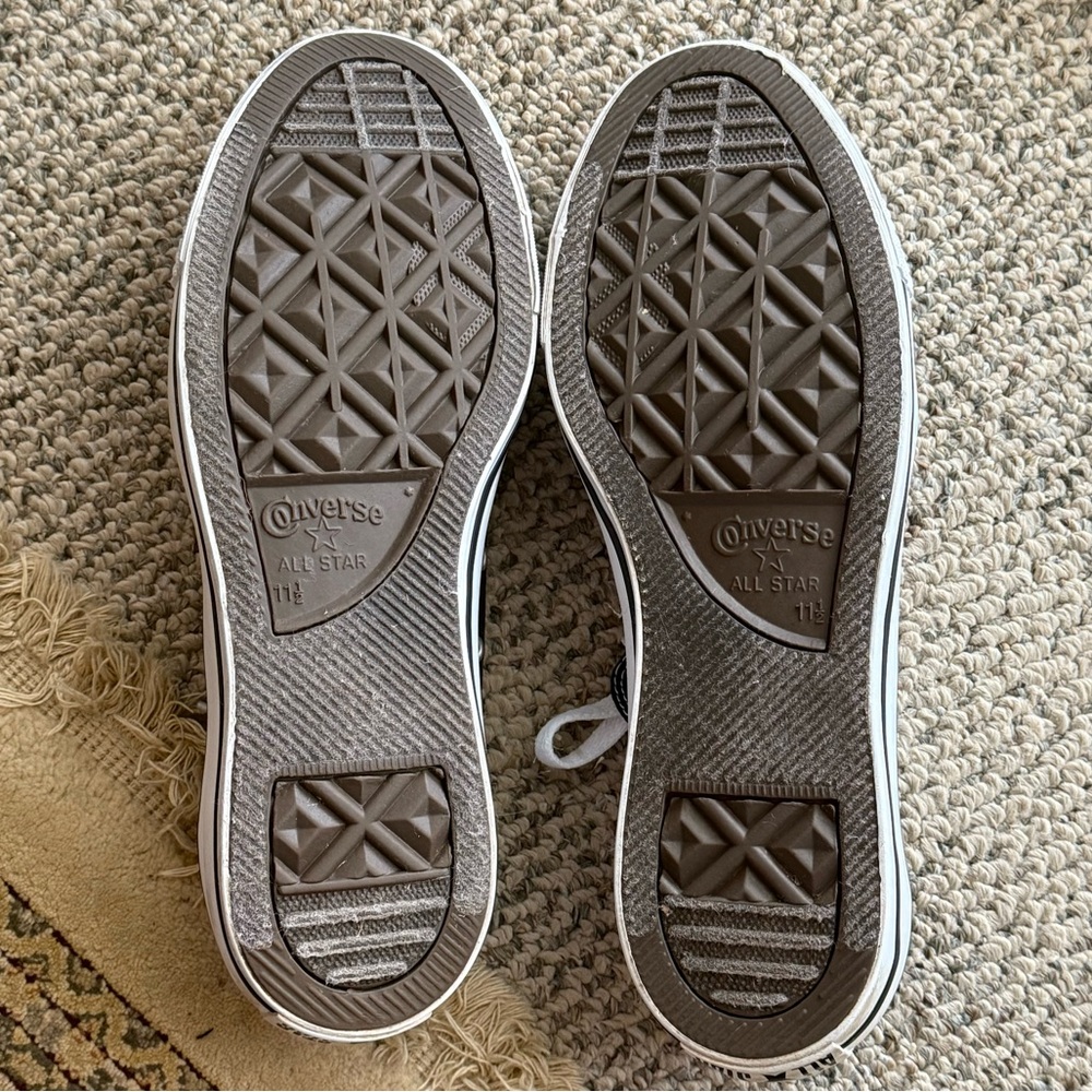 Converse Classic Black and White Low-Tops - Picture 4 of 6